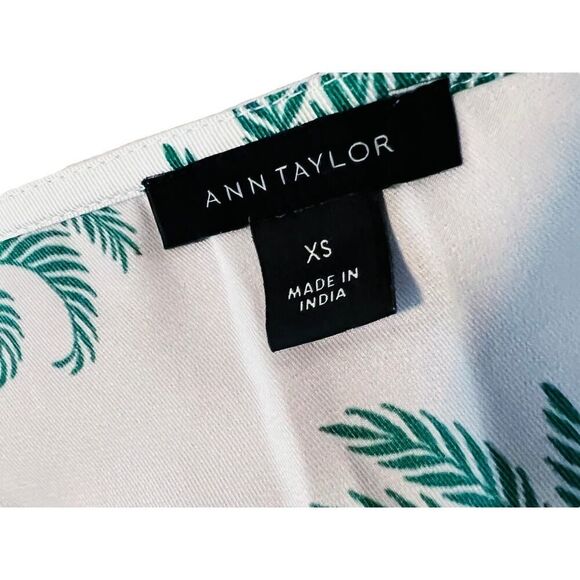 Ann Taylor Pineapple Blouse Cropped Short Gathered Sleeve Size Large White/Green - Picture 7 of 9